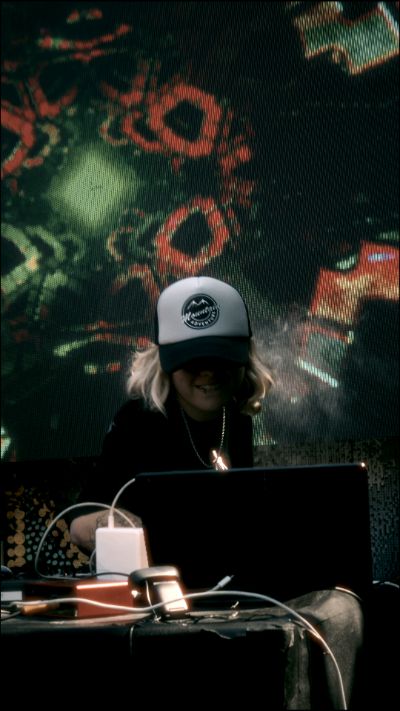 Lil Lion - Vert00107895-large.jpg